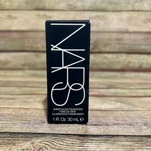 NARS Sheer Glow Foundation